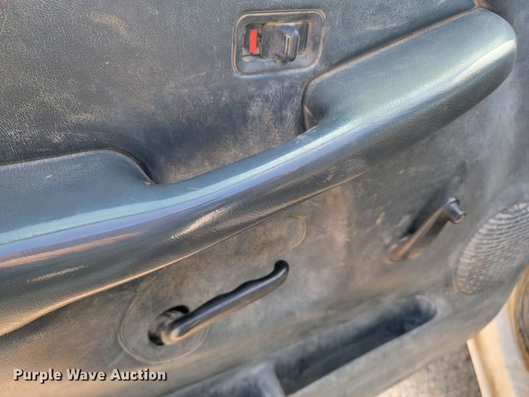 image for item ML9414 2002 Chevrolet Silverado 3500  Ext. Cab flatbed pickup truck