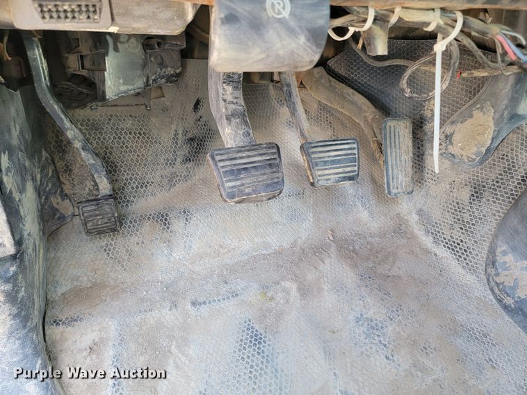 image for item ML9414 2002 Chevrolet Silverado 3500  Ext. Cab flatbed pickup truck