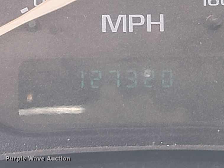 image for item ML9414 2002 Chevrolet Silverado 3500  Ext. Cab flatbed pickup truck