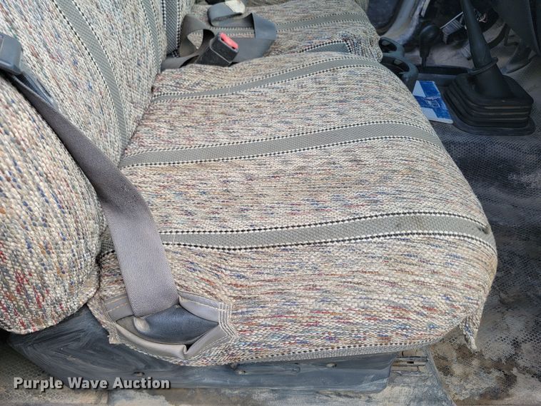 image for item ML9414 2002 Chevrolet Silverado 3500  Ext. Cab flatbed pickup truck