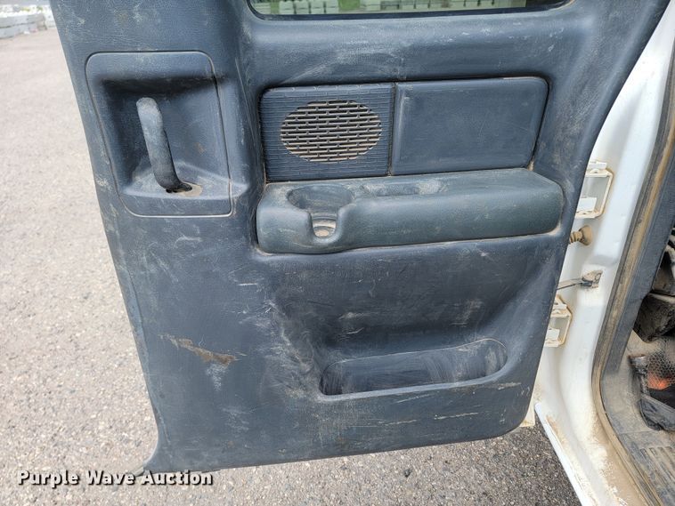 image for item ML9414 2002 Chevrolet Silverado 3500  Ext. Cab flatbed pickup truck