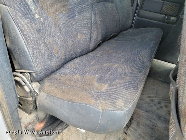 image for item ML9414 2002 Chevrolet Silverado 3500  Ext. Cab flatbed pickup truck