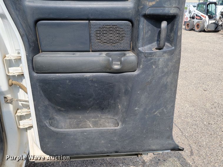 image for item ML9414 2002 Chevrolet Silverado 3500  Ext. Cab flatbed pickup truck