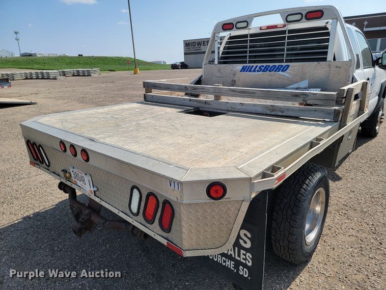 image for item ML9414 2002 Chevrolet Silverado 3500  Ext. Cab flatbed pickup truck