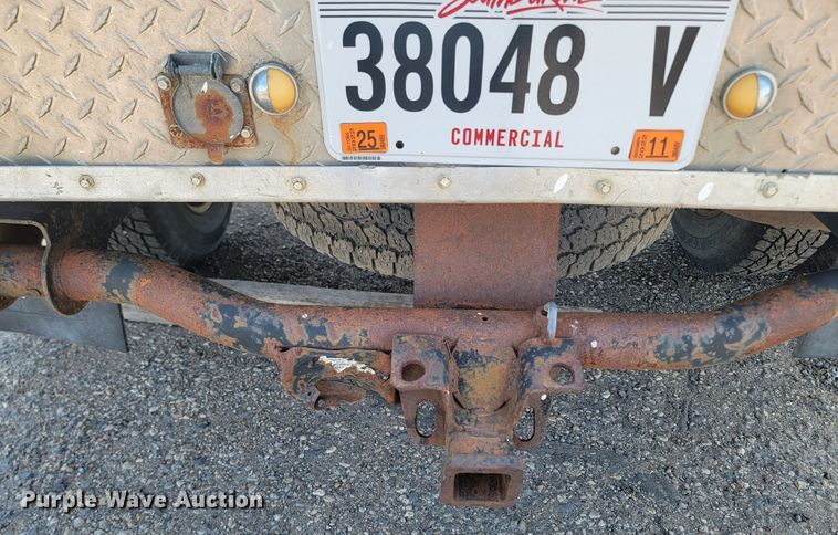 image for item ML9414 2002 Chevrolet Silverado 3500  Ext. Cab flatbed pickup truck