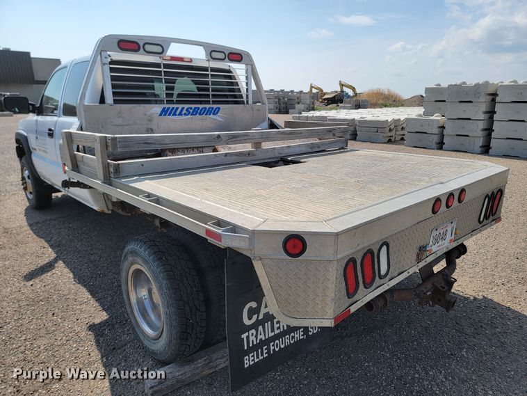 image for item ML9414 2002 Chevrolet Silverado 3500  Ext. Cab flatbed pickup truck