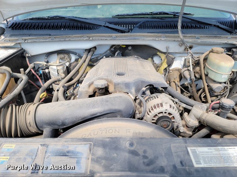 image for item ML9414 2002 Chevrolet Silverado 3500  Ext. Cab flatbed pickup truck