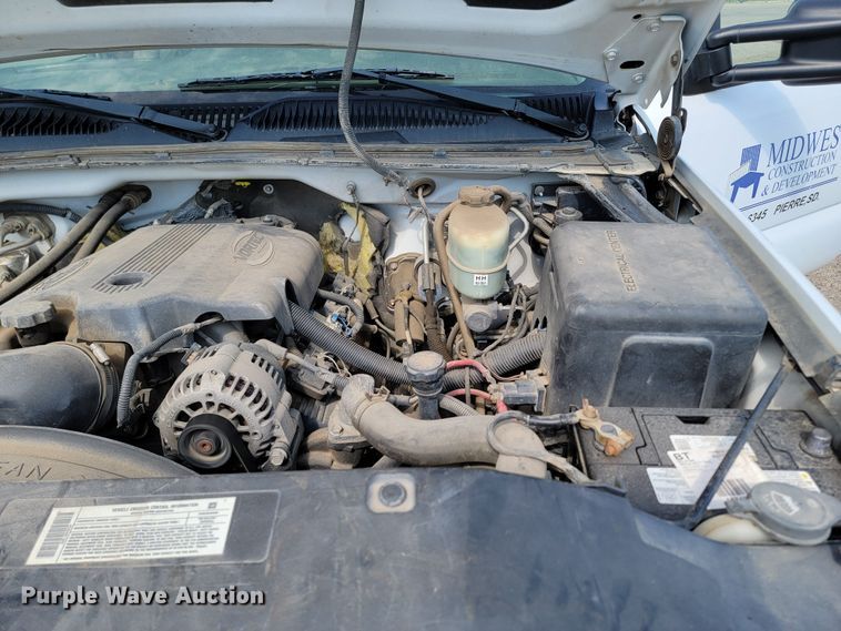 image for item ML9414 2002 Chevrolet Silverado 3500  Ext. Cab flatbed pickup truck