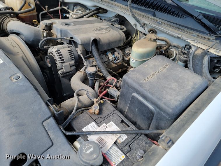 image for item ML9414 2002 Chevrolet Silverado 3500  Ext. Cab flatbed pickup truck