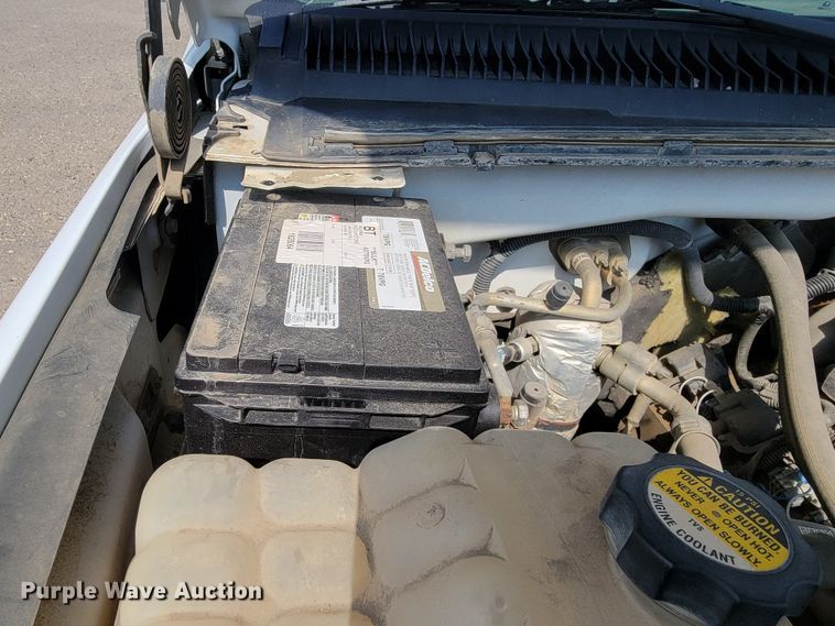 image for item ML9414 2002 Chevrolet Silverado 3500  Ext. Cab flatbed pickup truck