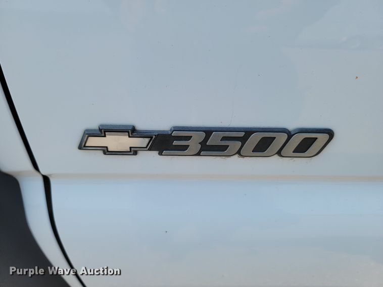 image for item ML9414 2002 Chevrolet Silverado 3500  Ext. Cab flatbed pickup truck