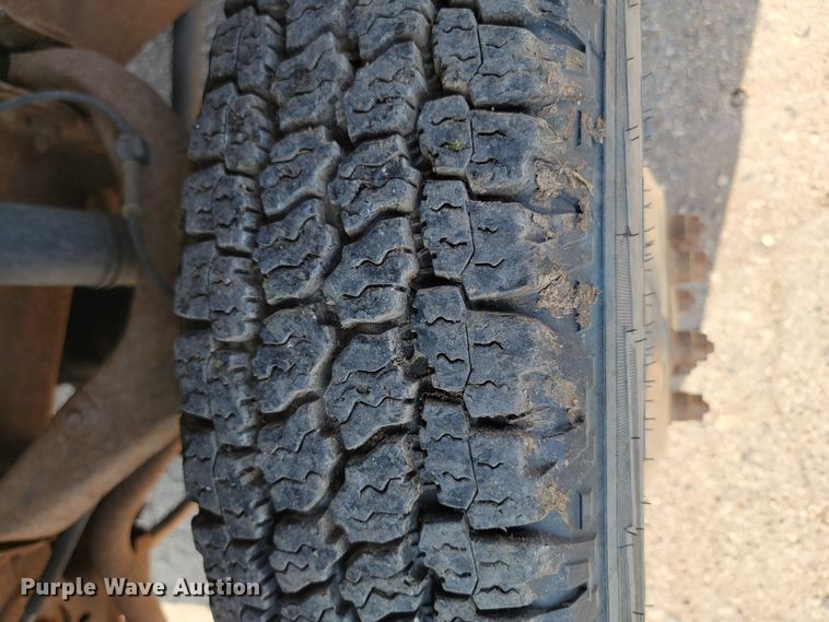 image for item ML9414 2002 Chevrolet Silverado 3500  Ext. Cab flatbed pickup truck