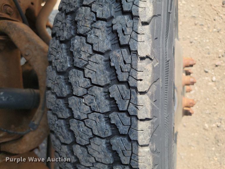 image for item ML9414 2002 Chevrolet Silverado 3500  Ext. Cab flatbed pickup truck