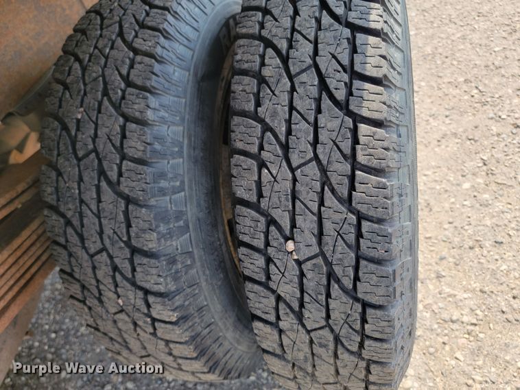 image for item ML9414 2002 Chevrolet Silverado 3500  Ext. Cab flatbed pickup truck