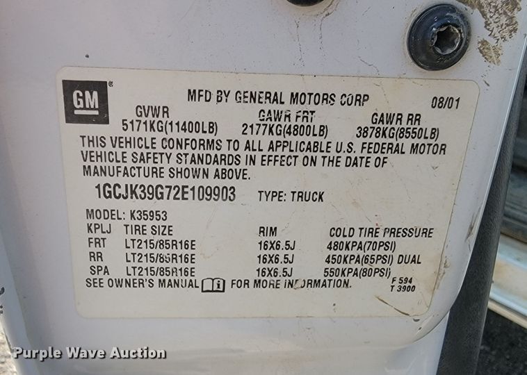 image for item ML9414 2002 Chevrolet Silverado 3500  Ext. Cab flatbed pickup truck