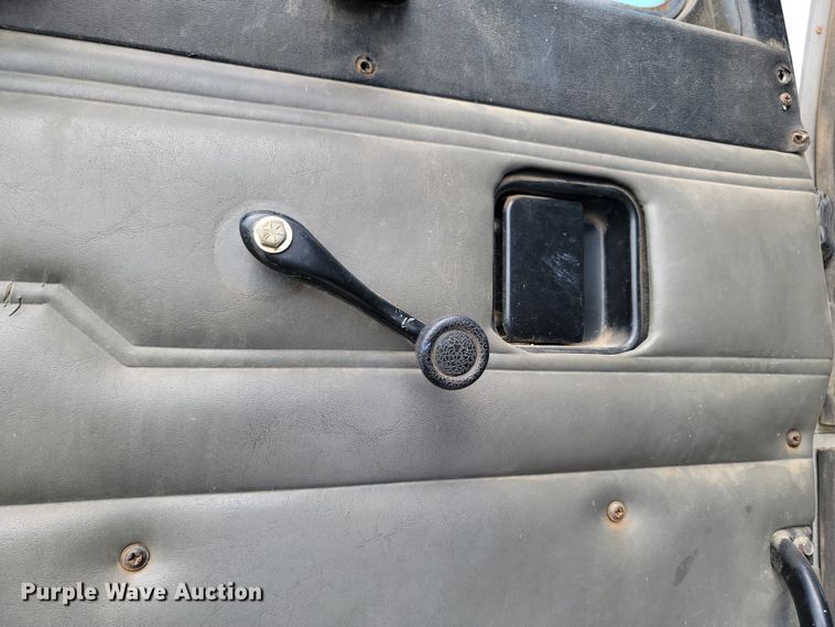 image for item ML9415 1999 Peterbilt 330  dump truck