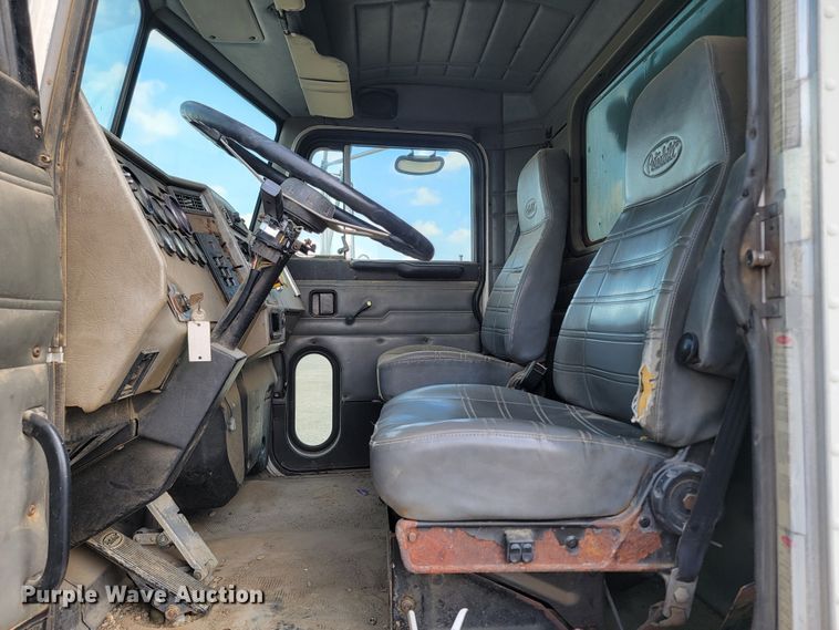 image for item ML9415 1999 Peterbilt 330  dump truck