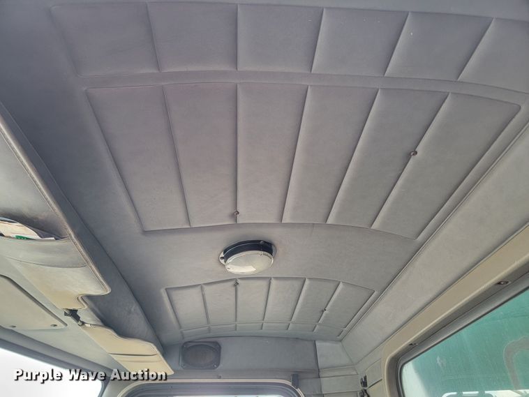 image for item ML9415 1999 Peterbilt 330  dump truck