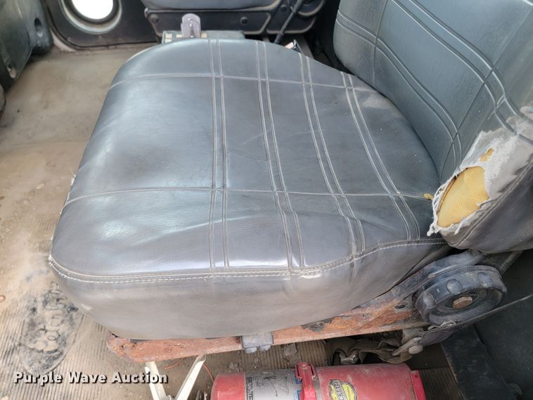 image for item ML9415 1999 Peterbilt 330  dump truck