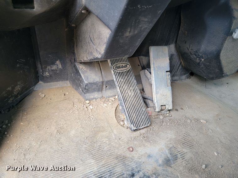 image for item ML9415 1999 Peterbilt 330  dump truck