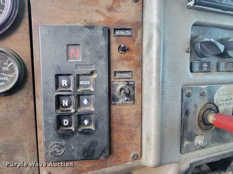 image for item ML9415 1999 Peterbilt 330  dump truck