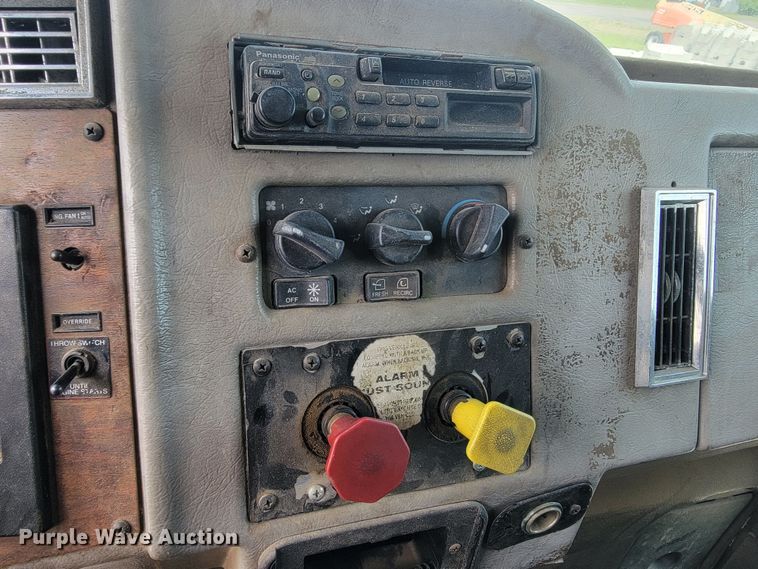 image for item ML9415 1999 Peterbilt 330  dump truck