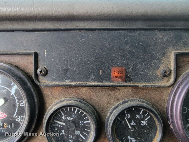 image for item ML9415 1999 Peterbilt 330  dump truck