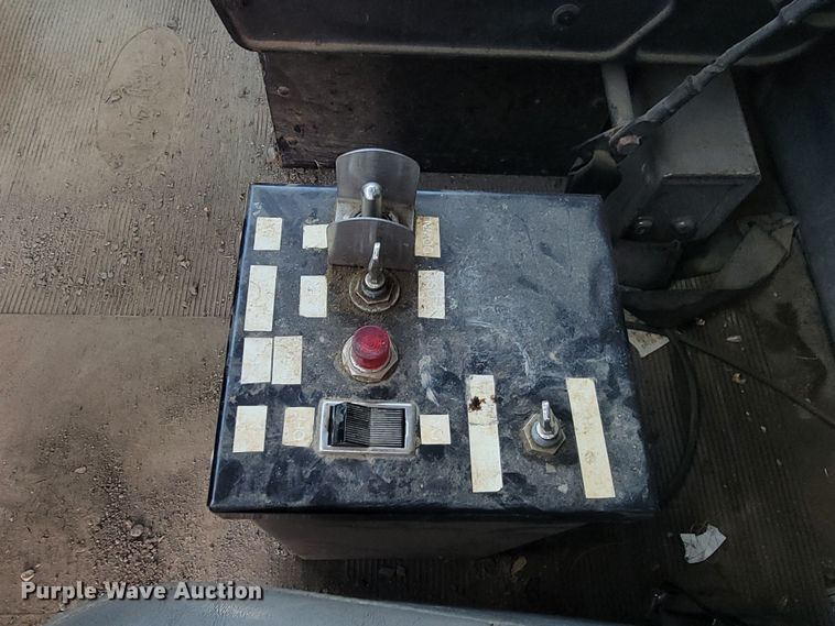 image for item ML9415 1999 Peterbilt 330  dump truck