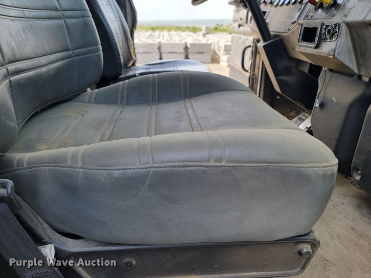 image for item ML9415 1999 Peterbilt 330  dump truck