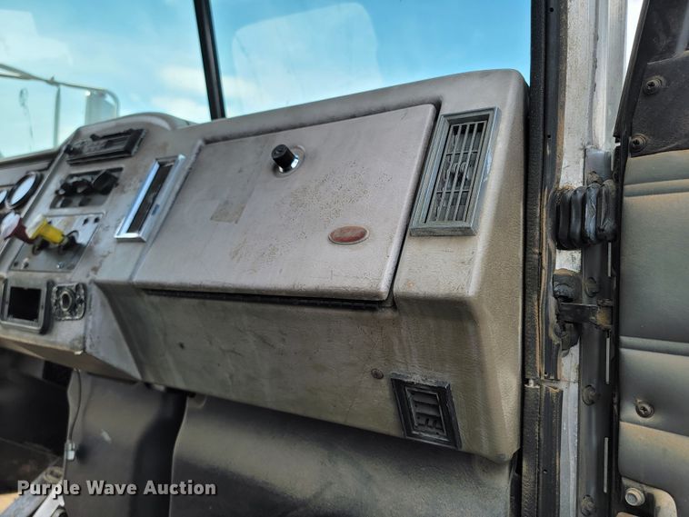 image for item ML9415 1999 Peterbilt 330  dump truck