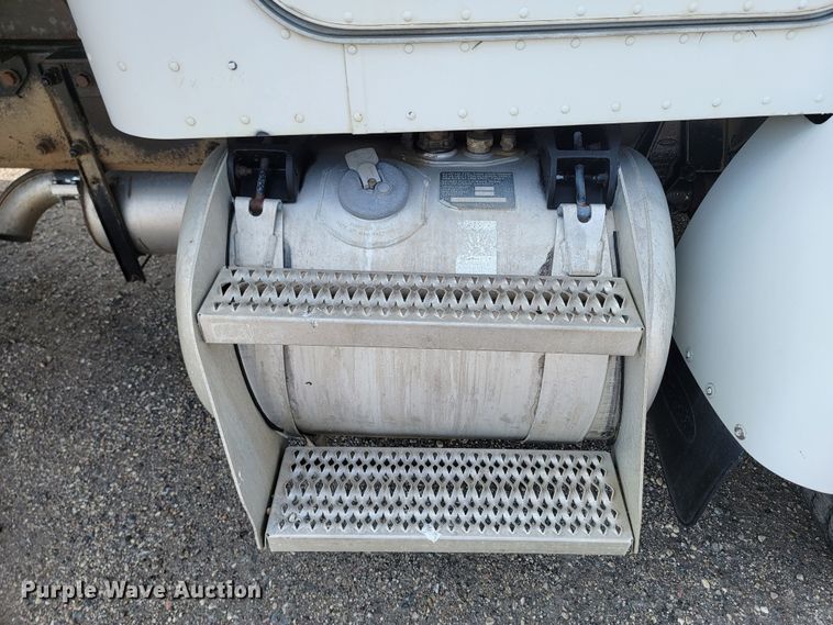 image for item ML9415 1999 Peterbilt 330  dump truck