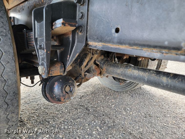 image for item ML9415 1999 Peterbilt 330  dump truck