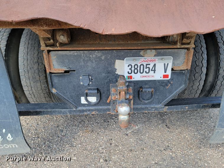 image for item ML9415 1999 Peterbilt 330  dump truck