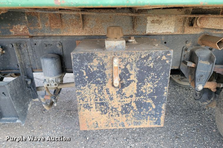 image for item ML9415 1999 Peterbilt 330  dump truck