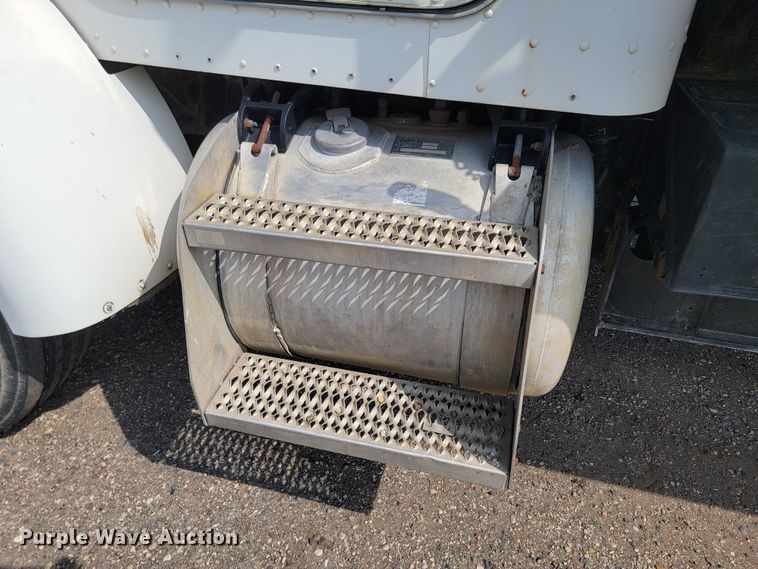 image for item ML9415 1999 Peterbilt 330  dump truck