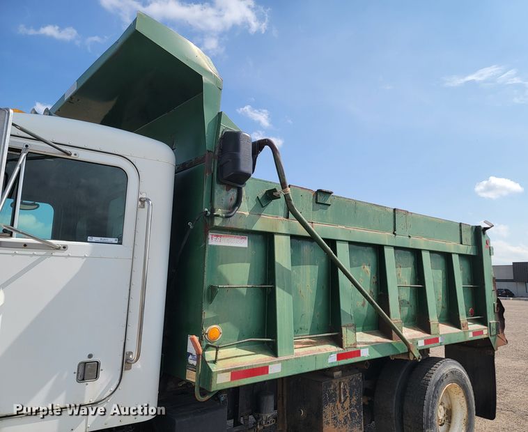 image for item ML9415 1999 Peterbilt 330  dump truck