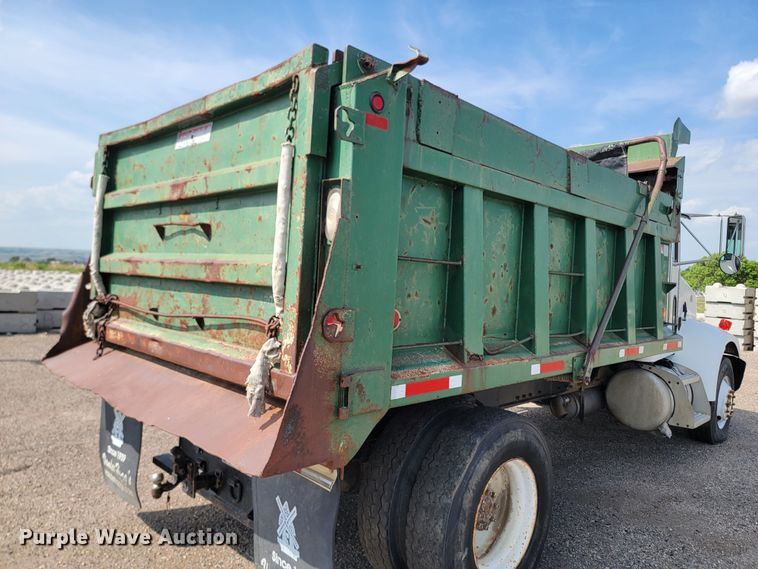 image for item ML9415 1999 Peterbilt 330  dump truck