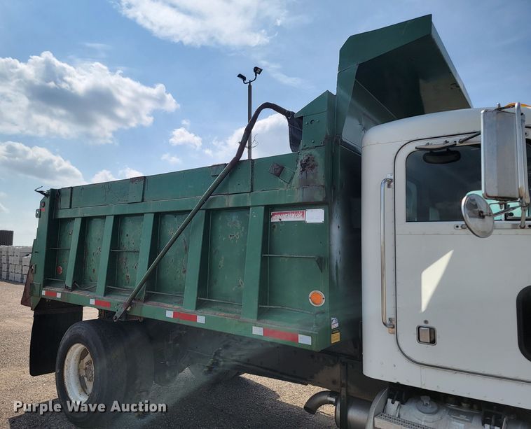 image for item ML9415 1999 Peterbilt 330  dump truck