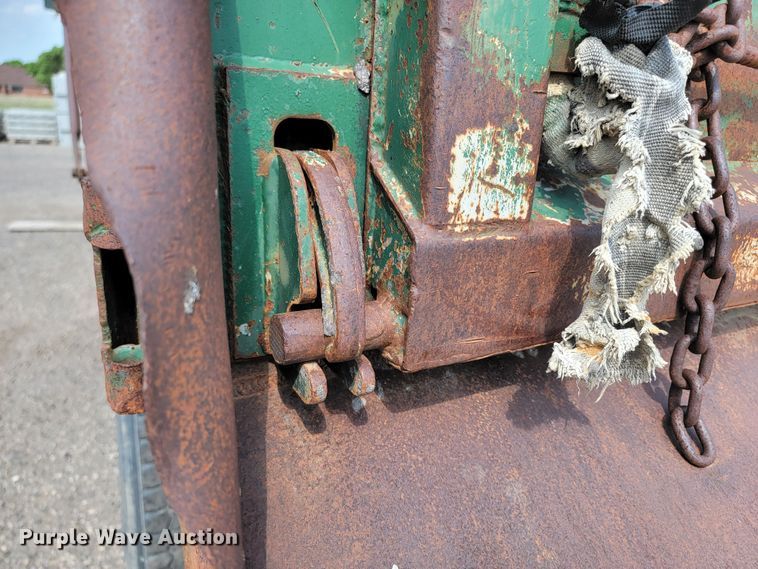 image for item ML9415 1999 Peterbilt 330  dump truck