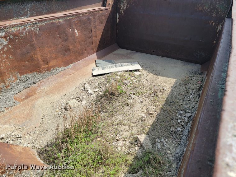 image for item ML9415 1999 Peterbilt 330  dump truck