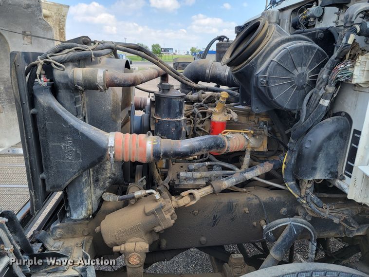 image for item ML9415 1999 Peterbilt 330  dump truck