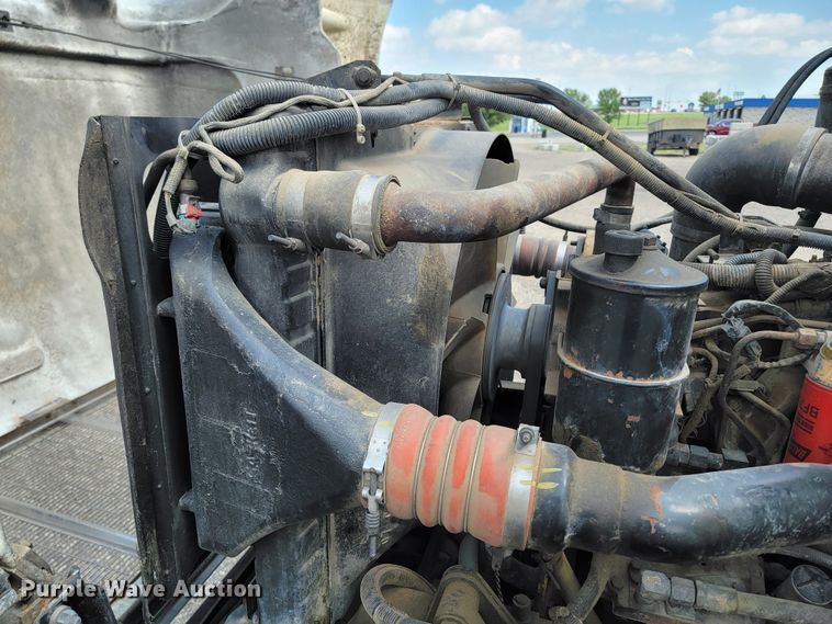 image for item ML9415 1999 Peterbilt 330  dump truck