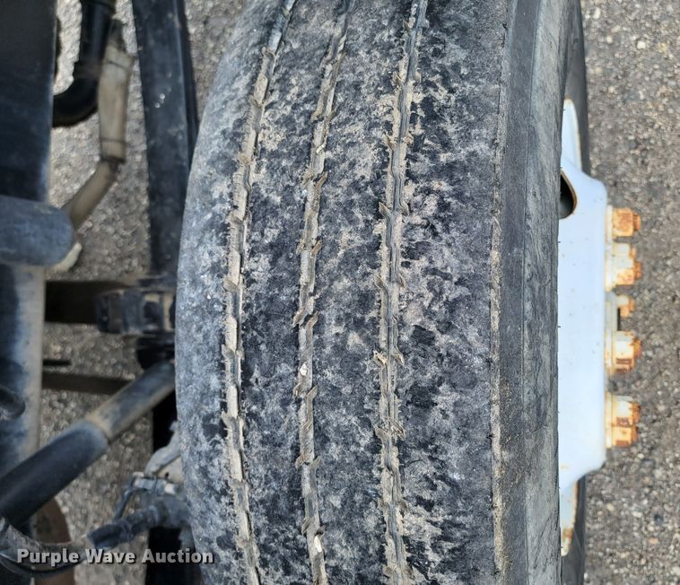 image for item ML9415 1999 Peterbilt 330  dump truck