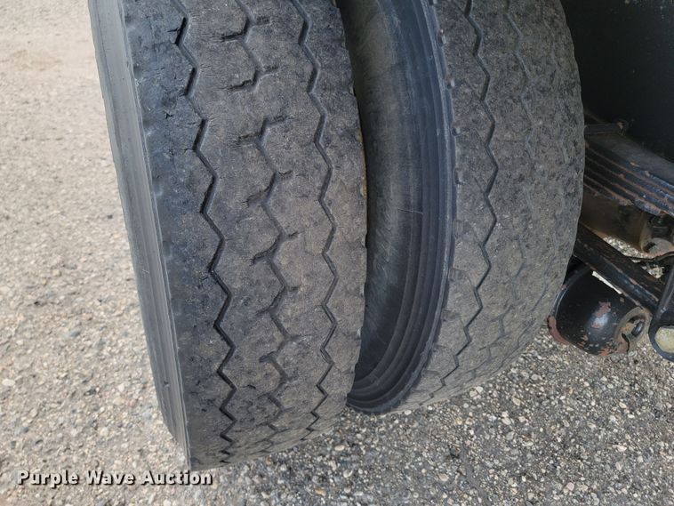 image for item ML9415 1999 Peterbilt 330  dump truck