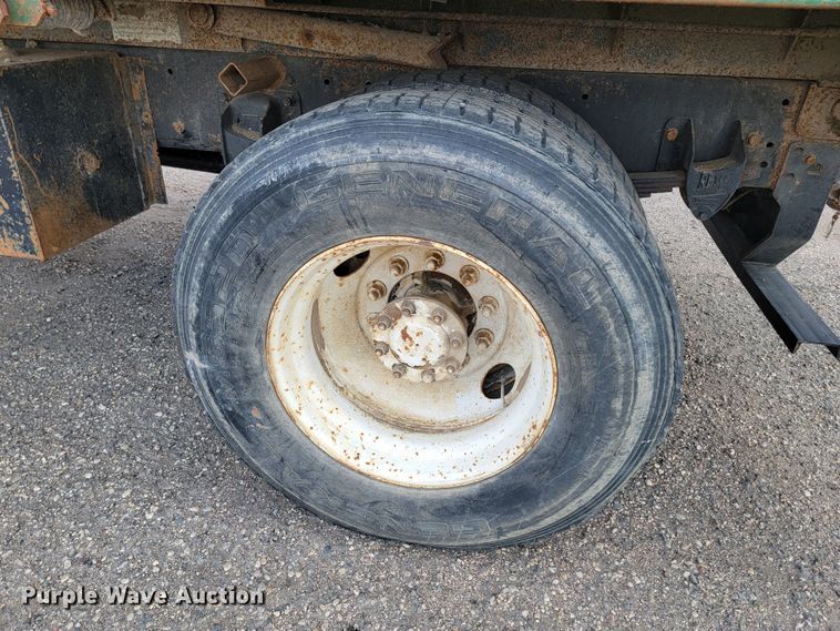 image for item ML9415 1999 Peterbilt 330  dump truck