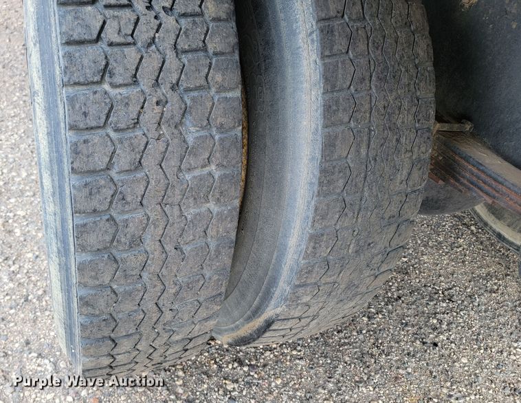 image for item ML9415 1999 Peterbilt 330  dump truck