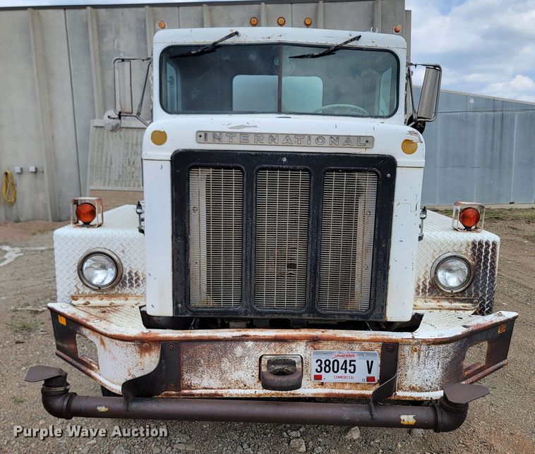 image for item ML9420 1977 International F-5070  tank truck