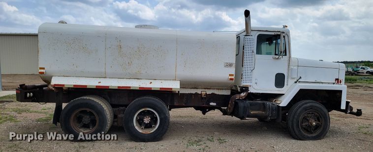 image for item ML9420 1977 International F-5070  tank truck