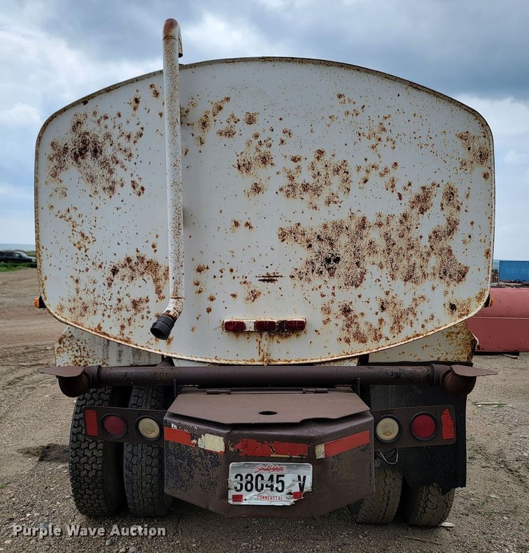 image for item ML9420 1977 International F-5070  tank truck