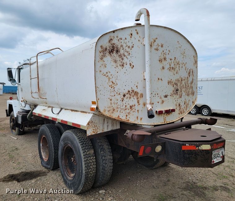 image for item ML9420 1977 International F-5070  tank truck